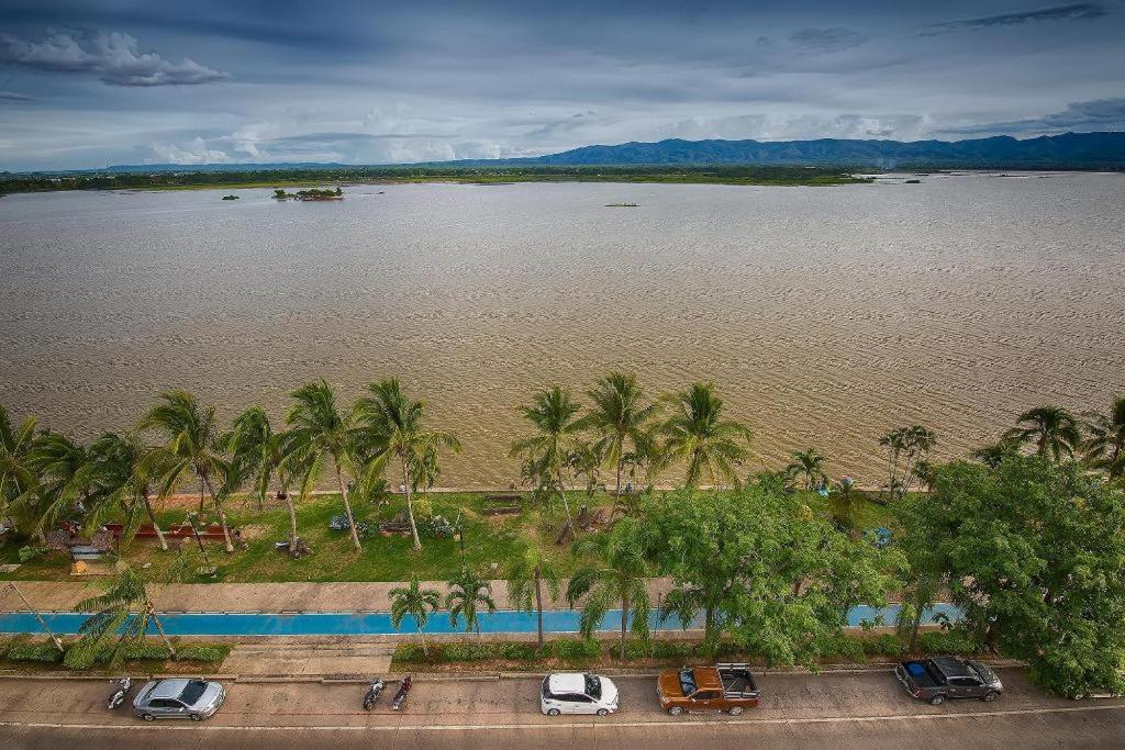 Phuglong Hotel Phayao Extérieur photo
