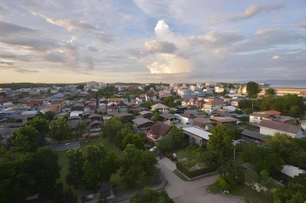 Phuglong Hotel Phayao Extérieur photo